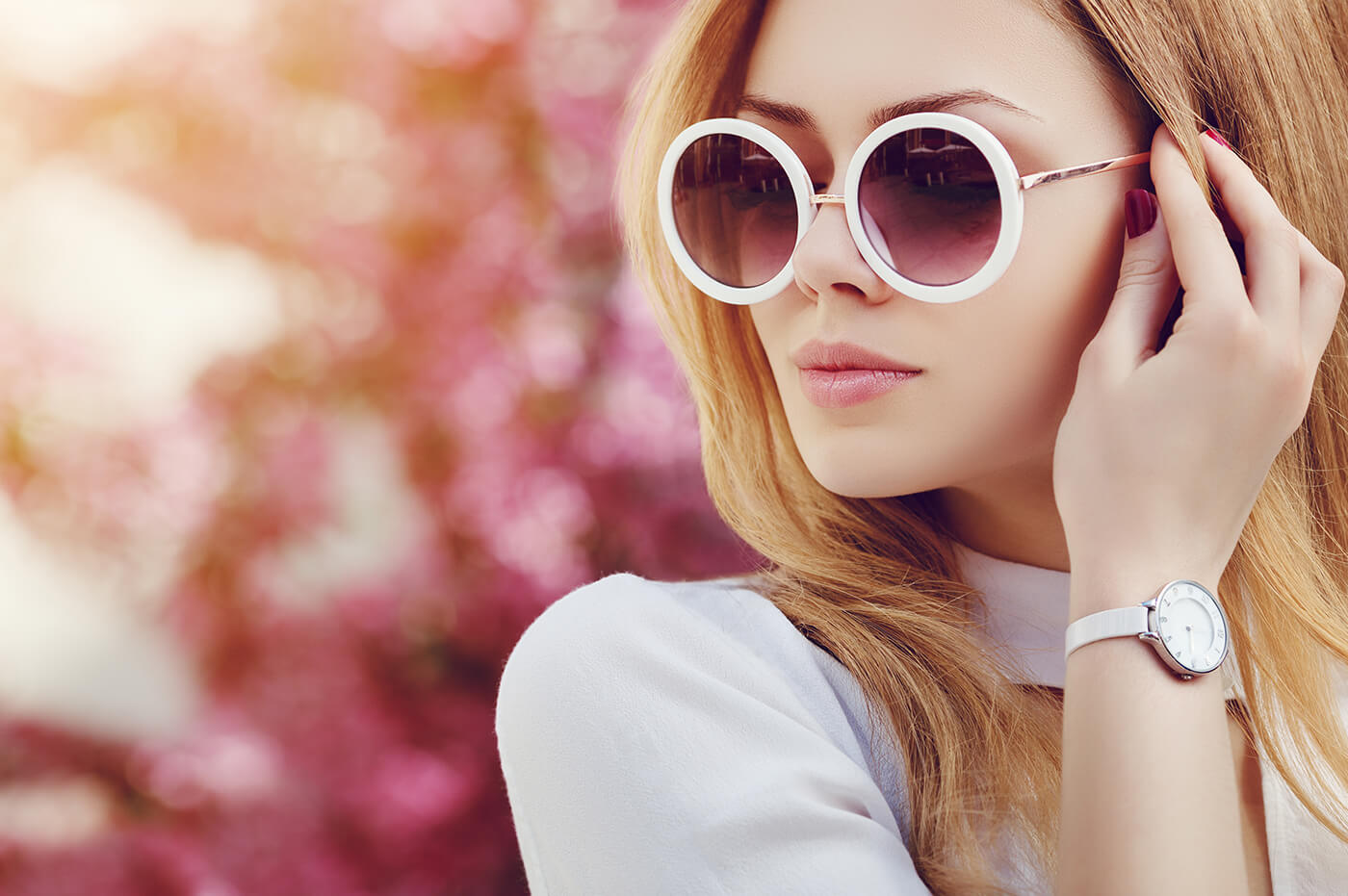 The milky misty white-frame goggles